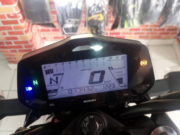 Suzuki Gixxer 150 FI ABS Modelo 2023 - Image 4