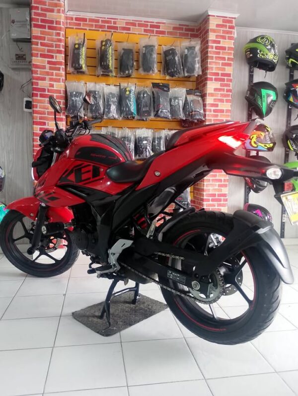 Suzuki Gixxer 150 FI ABS Modelo 2023 - Image 3