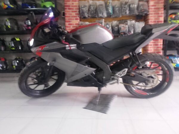 Yamaha R15 V3 FI ABS Modelo 2022 – Único dueño, excelente estado