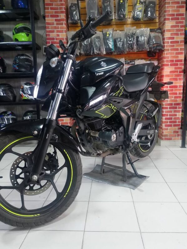 Suzuki Gixxer 150 FI ABS Modelo 2026 – Con garantía y muy pocos kilómetros - Image 3