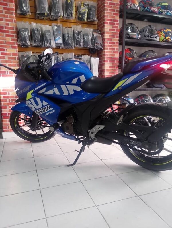 Suzuki Gixxer SF 250 Modelo 2024 – Excelente estado, único dueño - Image 3