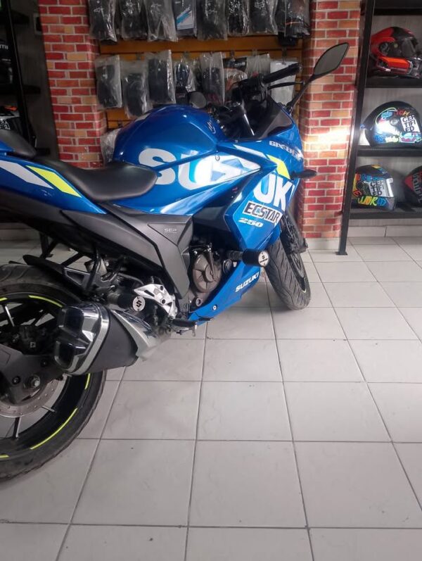 Suzuki Gixxer SF 250 Modelo 2024 – Excelente estado, único dueño - Image 2