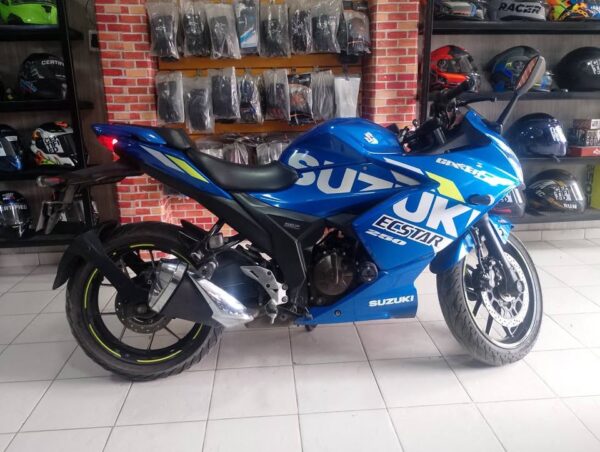Suzuki Gixxer SF 250 Modelo 2024 – Excelente estado, único dueño - Image 6