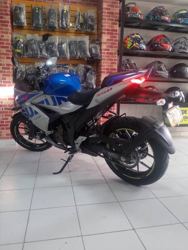 Suzuki Gixxer SF 250 Modelo 2024 - Image 5