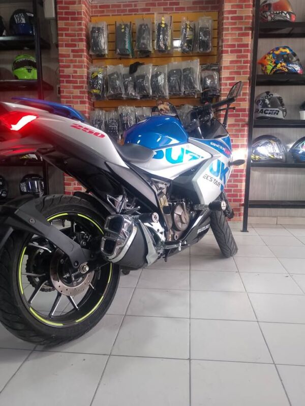 Suzuki Gixxer SF 250 Modelo 2024 - Image 6