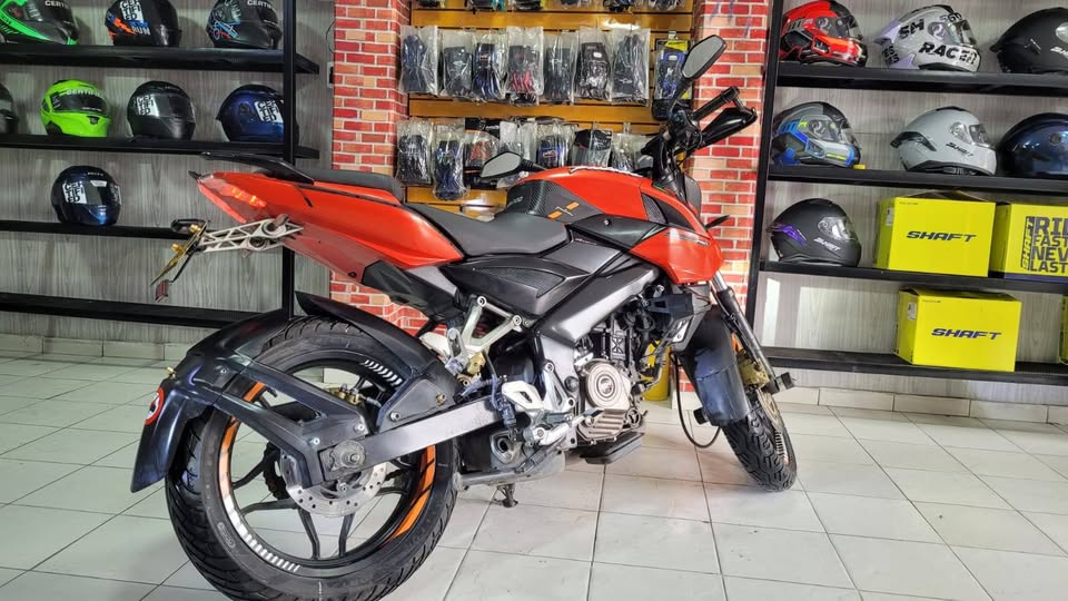 Pulsar 200 NS modelo 2016 en venta – Excelente estado - Image 2