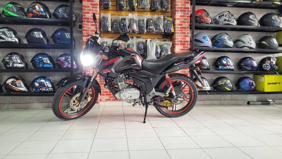 Suzuki GSX 125 modelo 2024 en venta – Excelente estado